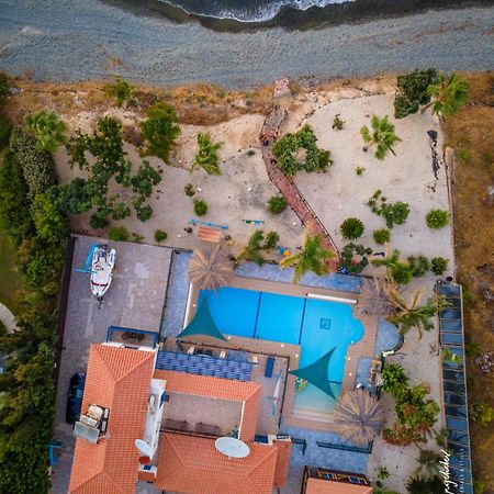 Astrofegia Beachfront Villa 포모스 외부 사진