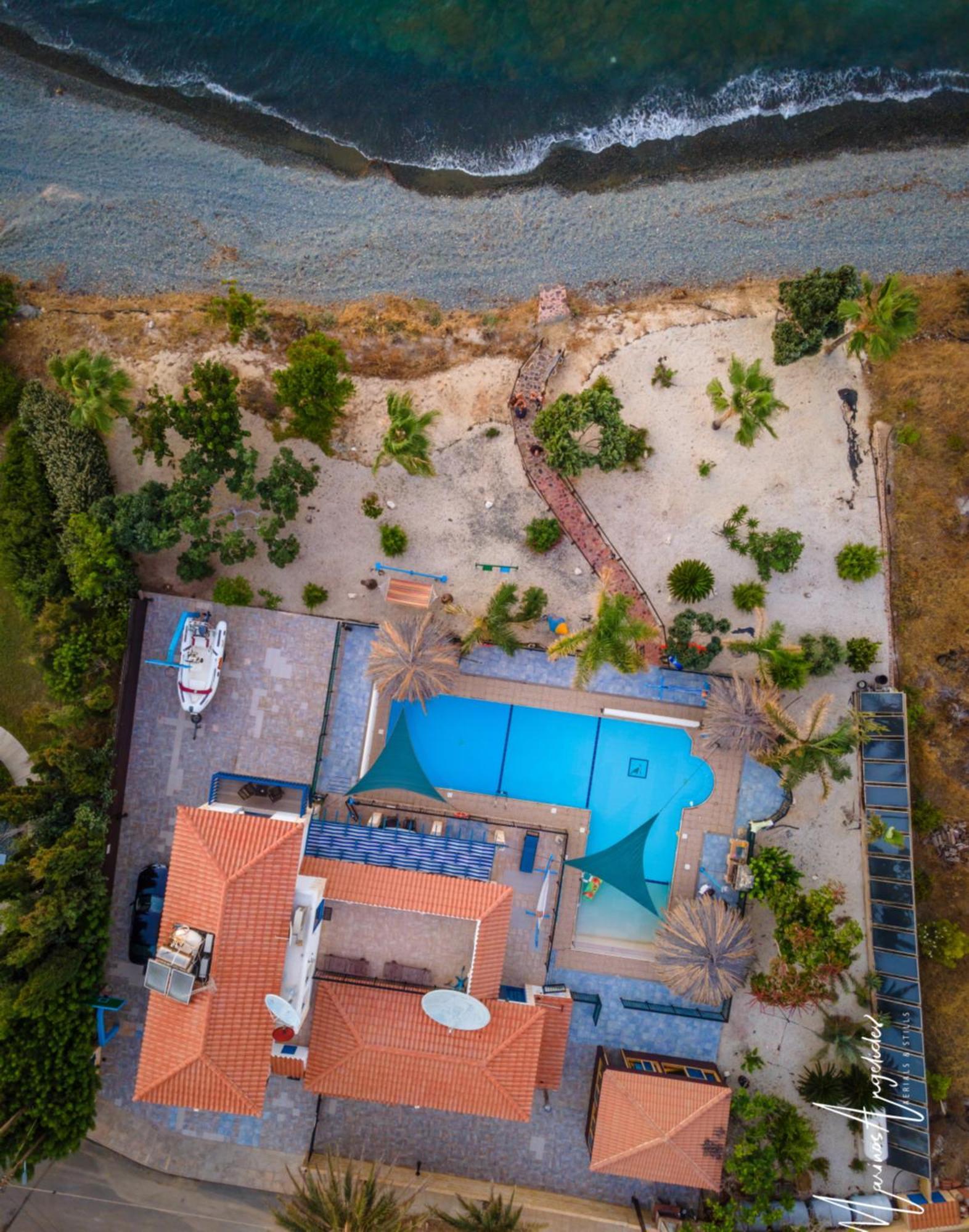 Astrofegia Beachfront Villa 포모스 외부 사진